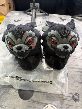 NIB KILLSTAR KREEPTURE WEREWOLF FANG SLIPPERS SZ M/L